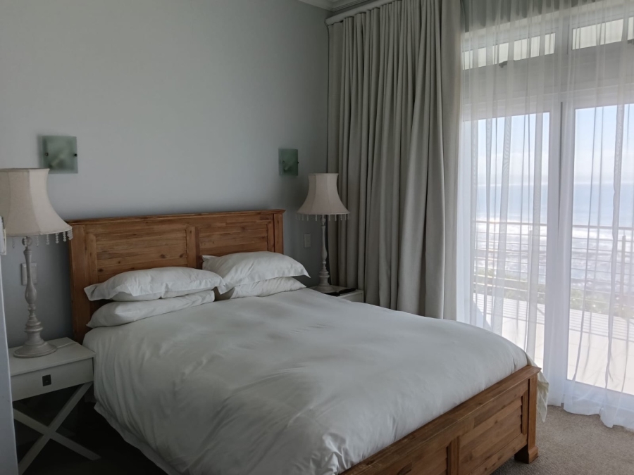 6 Bedroom Property for Sale in Wavecrest Eastern Cape